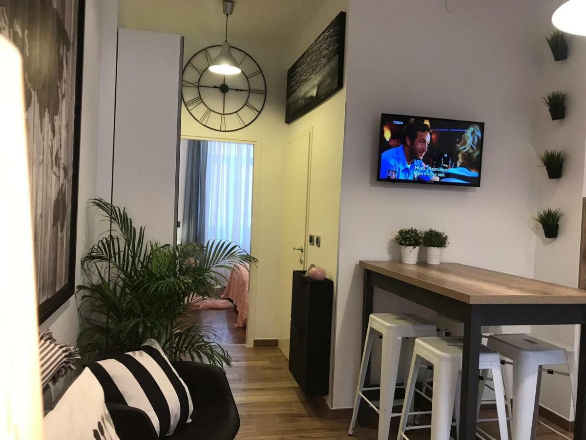 Arena Design Apartments With Free Private Parking And With A Terrace Póla Kültér fotó